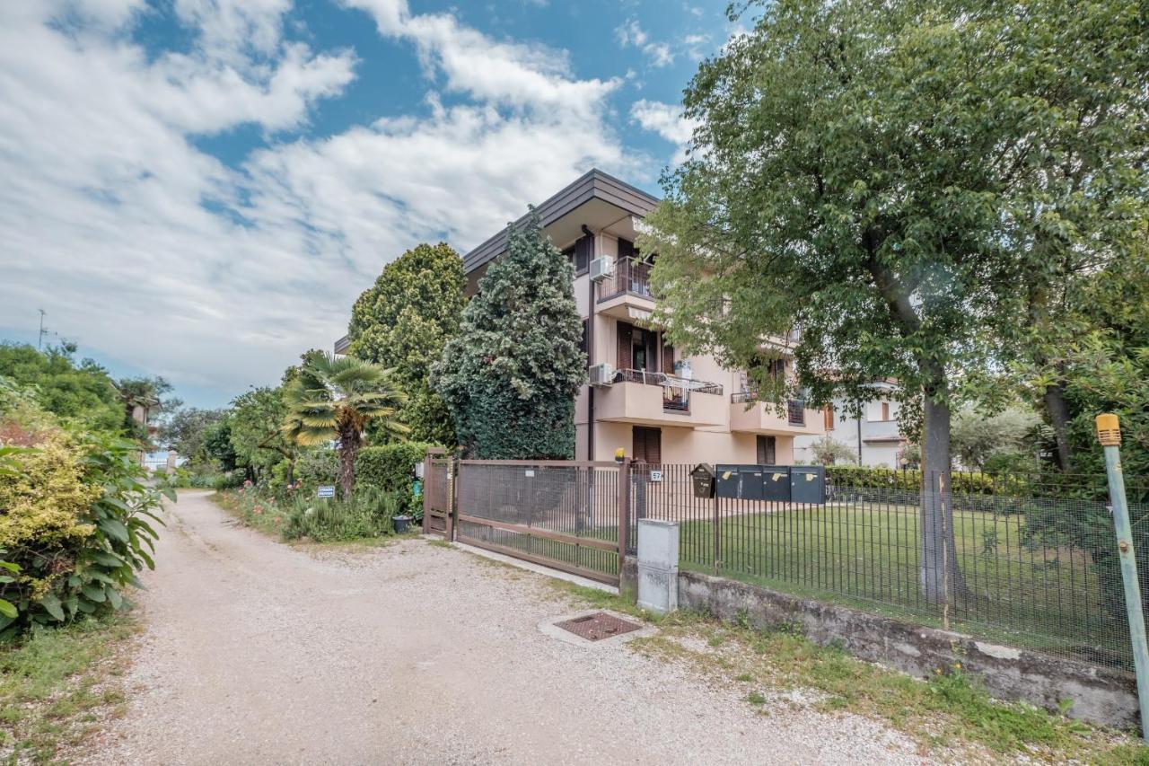 Casa Lugana 9 - Monolocale Con Piscina Fronte Lago Sirmione Zewnętrze zdjęcie