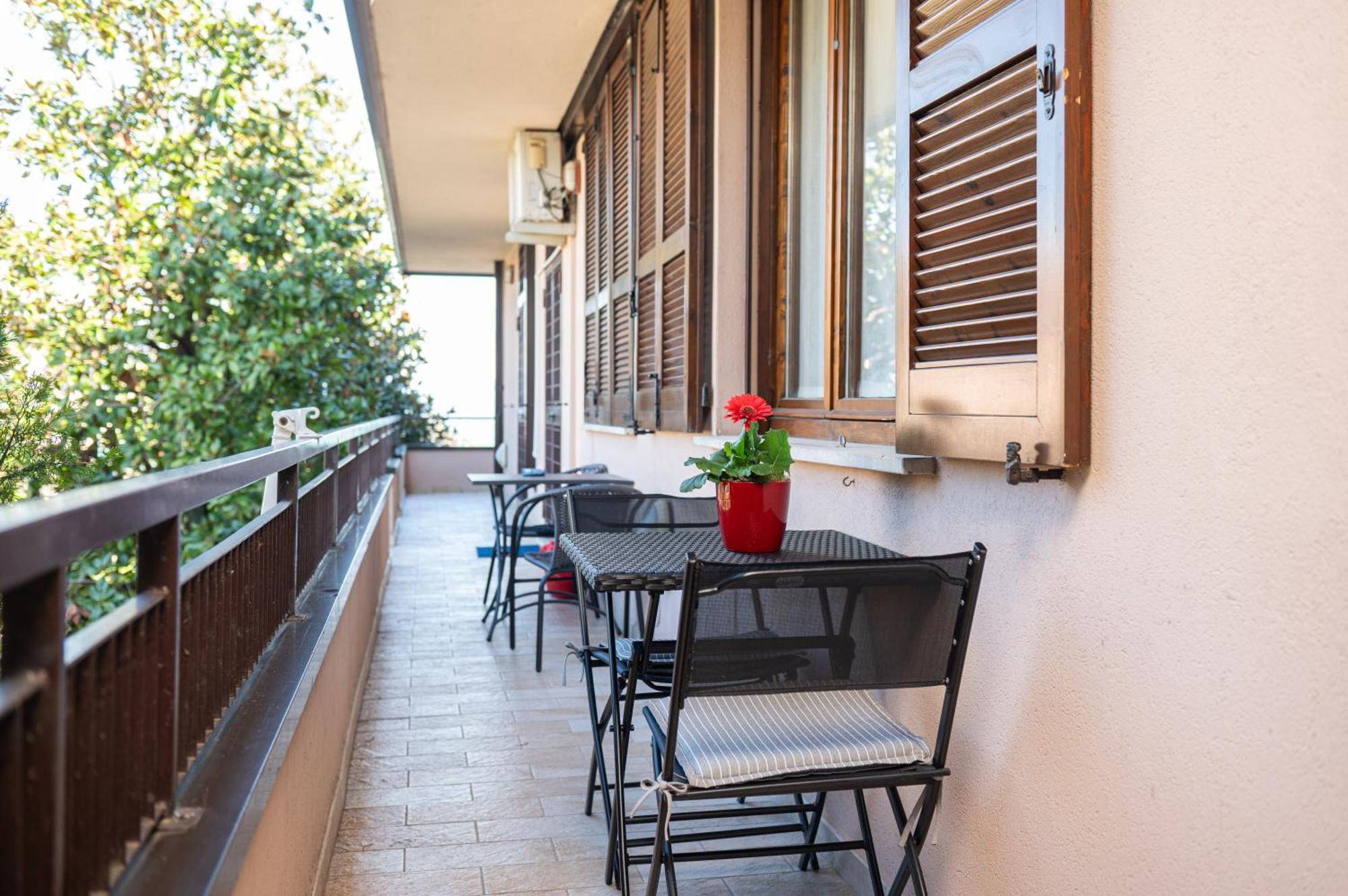 Casa Lugana 9 - Monolocale Con Piscina Fronte Lago Sirmione Zewnętrze zdjęcie
