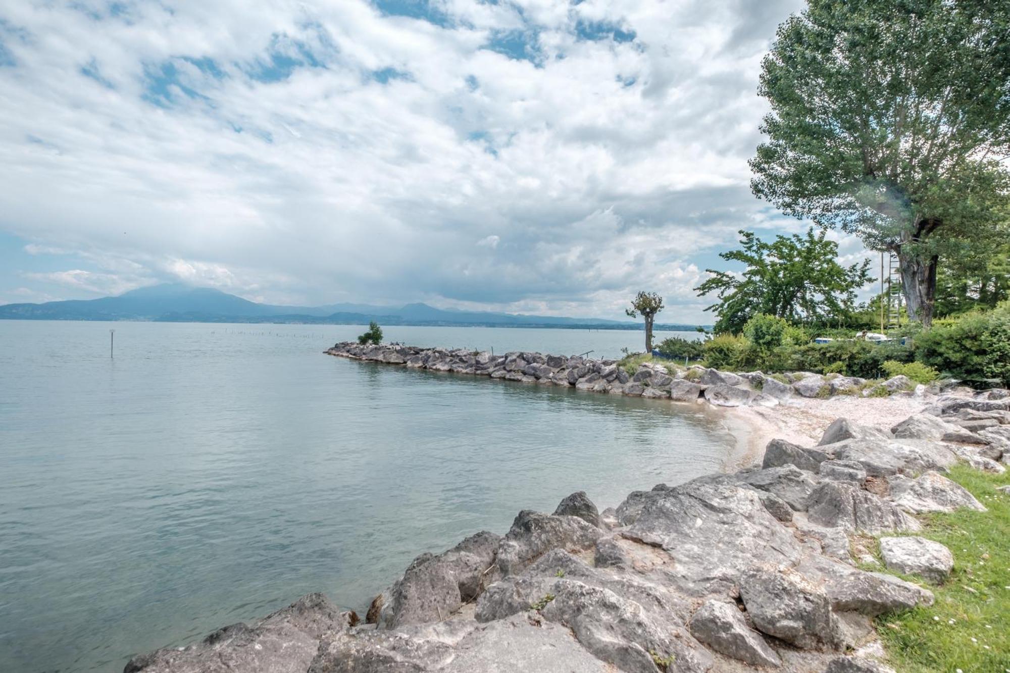 Casa Lugana 9 - Monolocale Con Piscina Fronte Lago Sirmione Zewnętrze zdjęcie